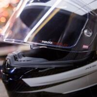 teknologi-pinlock-overlay-bikin-kaca-helm-gelap-dan-terang-secara-otomatis