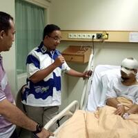 akhirnya-terkuak-ini-yang-dibisikkan-anies-saat-menjenguk-novel-baswedan