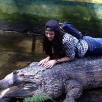 raline-shah-lebih-suka-busana-eropa-dan-riasan-ala-jepang