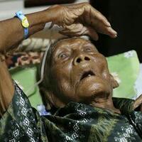 sakit-mbah-gotho-manusia-tertua-ingin-dibuang-ke-bengawan-solo