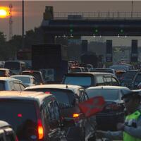 arus-balik-libur-paskah-98-ribu-kendaraan-padati-gerbang-tol-cikarang-utama