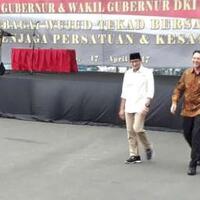 keakraban-ahok-dan-sandiaga-saat-deklarasi-pilkada-damai-di-monas