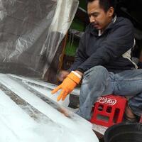 bongkahan-es-segede-gaban-hanyut-di-pinggiran-laut-kanada-serem-amat-mat