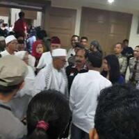 terjadi-keributan-setelah-jaksa-tuntut-ahok-bersalah