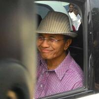 dahlan-iskan-kecewa-pakai-baju-kotak-kotak-tak-bikin-sakti