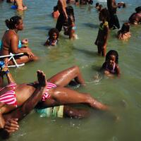 pantai-di-brasil-ini-tak-seindah-seperti-yang-kalian-bayangkan