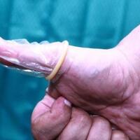 ngamar-dengan-cewek-pria-ini-ditemukan-tewas-dengan-kondom-masih-terpasang-di-anunya