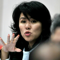 begini-saat-adik-cantik-ahok-membela-kakaknya-di-persidangan