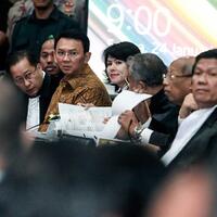 sekelompok-orang-diusir-dari-ruang-sidang-pleidoi-ahok