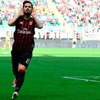 suso-indikasikan-bertahan-di-ac-milan