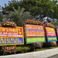 bunga-untuk-ahok-djarot-bersemi-di-balai-kota