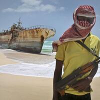 gokil-muncul-video-baku-tembak-antara-perompak-somalia-vs-petugas-kapal