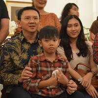 kewalahan-mulai-selasa-foto-bersama-ahok-dibatasi-hanya-dua-jam