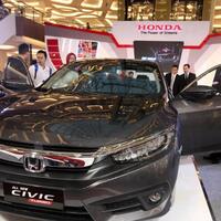 all-new-honda-civic-turbo-raih-predikat-car-of-the-year-di-ajang-otomotif-award-2017