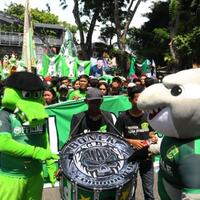 gara---gara-acungkan-jari-tengah-100-juta-melayang