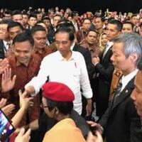 sambutan-meriah-ribuan-wni-di-hong-kong-untuk-presiden-jokowi