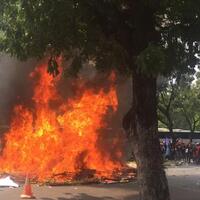 polisi-buru-pembakar-karangan-bunga-ahok-saat-demo-buruh