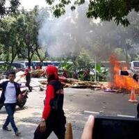 budiman-tak-ada-sejarahnya-buruh-bakar-bunga