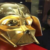 topeng-darth-vader-berlapis-emas-dijual-rp-18-miliar