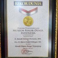 shalat-bersama-212-dan-parade-papan-bunga-diganjar-rekor-muri