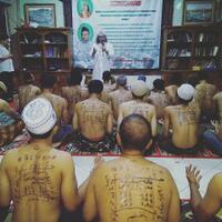 heboh-acara-istighosah-ala-gus-nuril-mirip-naruto-the-movie