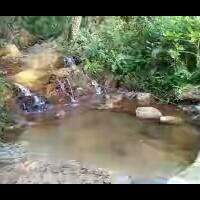 nekat-mandi-di-tempat-keramat-bule-ini-lari-ketakutan