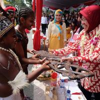 parade-budaya-dan-bunga-di-surabaya-risma-punya-pesan-khusus