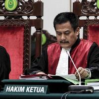 hakim-perintahkan-ahok-ditahan