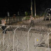 polisi-siapkan-tiga-lapis-kawat-berduri-di-kementan