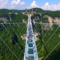 wow-ini-5-jembatan-penyeberangan-paling-seram-di-dunia