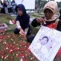 tersendat-habibie-sampaikan-langsung-dokumen-tragedi-1998-ke-jokowi