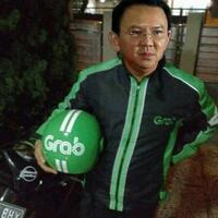warga-ingin-berfoto--ahok-djarot--dikeluarkan-dari-balai-kota