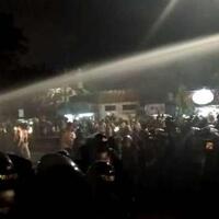 situasi-malam-ini-memamas-ahoker-membabi-buta-akirnya-ditembak-watercanon