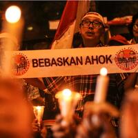 pendukung-ahok-kembali--menyemut--di-pengadilan-tinggi-jakarta