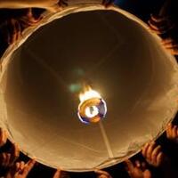 sambut-detik-detik-waisak-1999-lampion-terbang-di-langit-borobudur