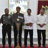 misteri-jaket-bomber-jokowi-terjawab