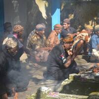 jelang-ramadan-penganut-kejawen-di-cilacap-menggelar-sadran-sumur
