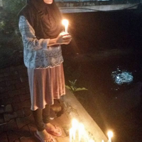 viral-di-medsos-aksi-lilin-sendirian-nurul-untuk-ahok-di-padang