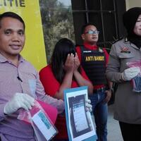 janda-ini-jual-teman-lewat-facebook-untuk-layani--threesome