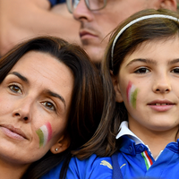 fans-chelsea-buat-istri-conte-menangis