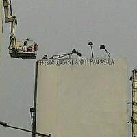 foto-billboard-bertuliskan-presiden-biadab-khianati-pancasila-dibagikan-1000-kal