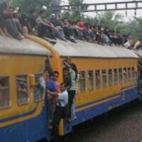 berantem-gara-gara-rebutan-tempat-duduk-di-krl-serius-nih