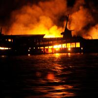 km-mutiara-sentosa-i-terbakar-di-perairan-masalembu