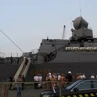 kapal-perang-rusia-varyag-commander-bersandar-di-tanjung-priok
