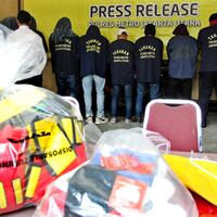 polisi-penggerebekan-pesta-gay-manusiawi