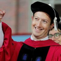 setelah-12-tahun-lalu-drop-out-akhirnya-mark-zuckerberg-lulus-kuliah-juga