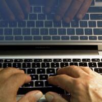 memprihatinkan-aksi-memburu-netizen-gara-gara-status