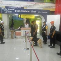 keamanan-stasiun-gambir-dan-senen-diperkuat-dengan-anjing-pelacak