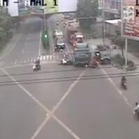 sepeda-motor-indrasubahan-terseret-truk-dia-dan-dua-anaknya-tak-selamat