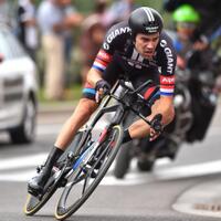 tom-dumoulin-jadi-orang-belanda-pertama-yang-juarai-giro-ditalia